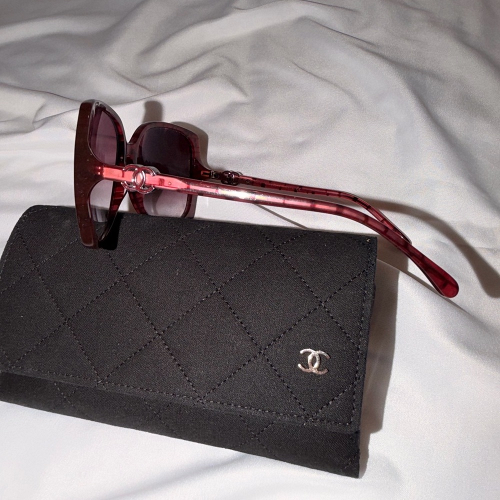 CHANEL Burgundy Sunglasses with Black Quilted Case - Picture 4 of 5